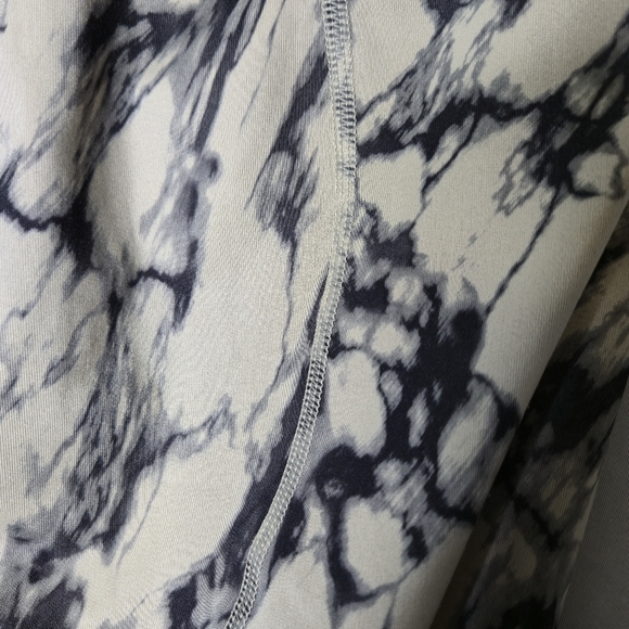 Lululemon Run: Inspire Crop 2 Great Granite Black Mohave Tan Leggings Size 6 - Picture 5 of 8